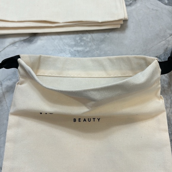 Victoria Beckham beauty pouches set of 6 - Picture 3 of 4